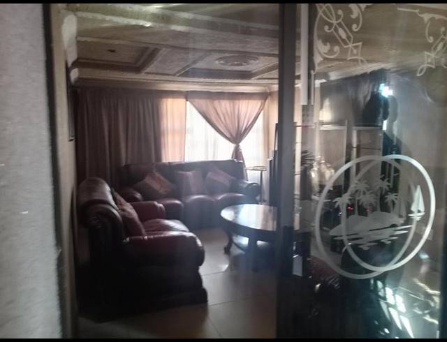 3 BEDROOM HOUSE FOR SALE IN MOLELEKI EXT 2